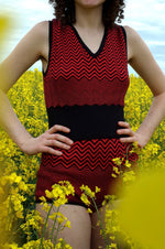 Load image into Gallery viewer, Chevron Vest Rosso
